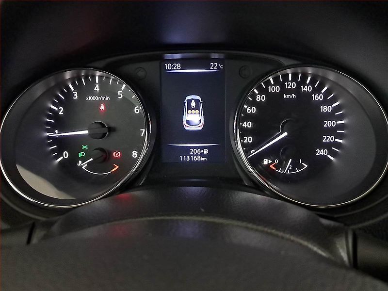 Nissan Qashqai (2015) 1.2 DIG-T, Tempomat - fotka 11 z 17