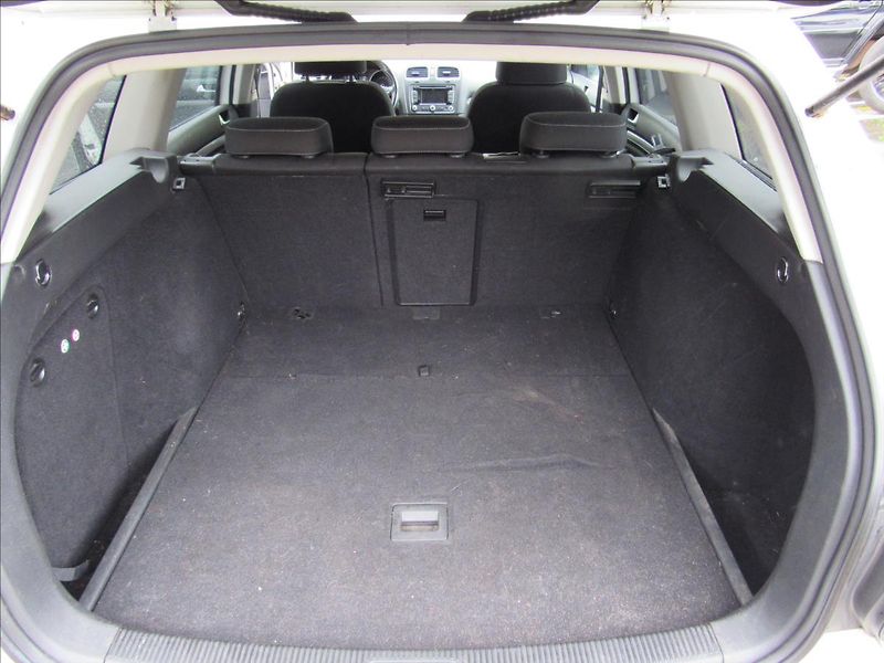 Volkswagen Golf 1,2 TSI 77kW Variant BlueMotio - fotka 27 z 29