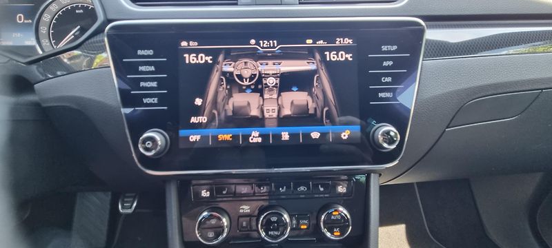 Škoda Superb (2018) Sportline, 2.0TDi 4x4, DPH, ČR - fotka 21 z 22