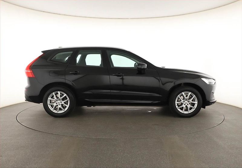 Volvo XC60 (2017) D4 AWD - fotka 6 z 21