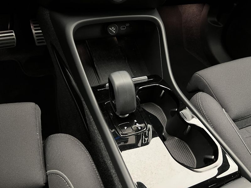Volvo XC40 RECHARGE PLUS TWIN ENGINE AUT - fotka 40 z 43