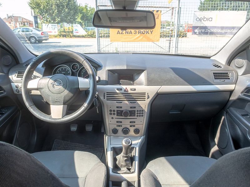 Opel Astra (2007) 1.4i 63KW KUPÉ – SERVISKA - fotka 12 z 40