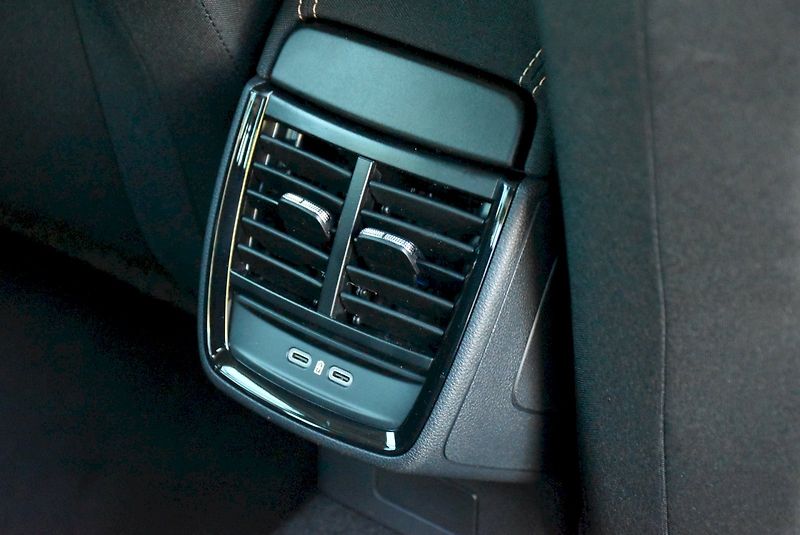 Škoda Kamiq (2025) Top Selection 1,0 TSI 85 kW 6- - fotka 7 z 33