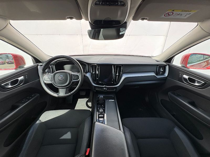 Volvo XC60 Momentum Pro B4 184kW - fotka 9 z 25