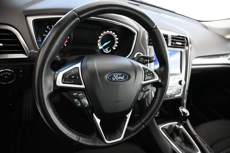 Ford Mondeo (2021) 2.0 LED Kamera ECOBLUE BUSINES - fotka 13 z 32