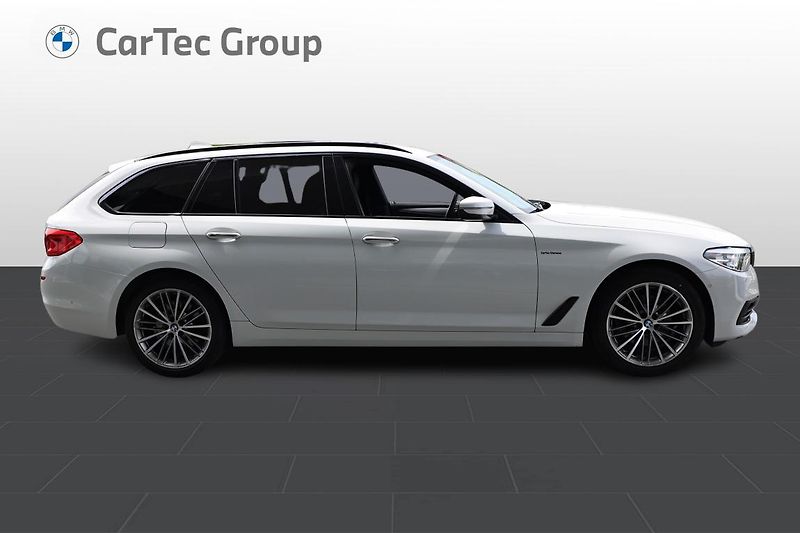 BMW Řada 5 520d xDrive Touring - fotka 6 z 14