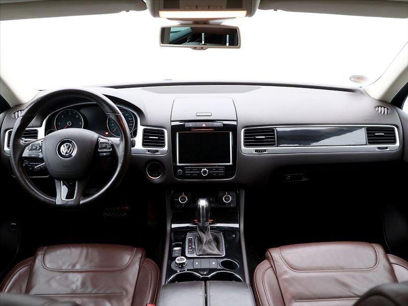 Volkswagen Touareg 3,0 TDI V6 150kW DSG 4M Kůže - fotka 21 z 28