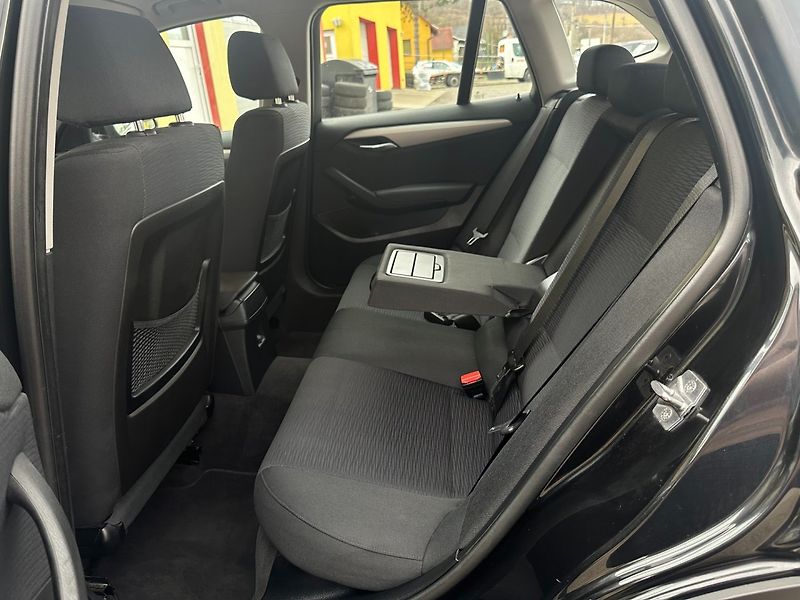 BMW X1 2.0D SDrive/Automat/95tisKM - fotka 13 z 27