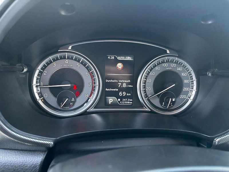 Suzuki Vitara 4x4 automat Elegance - fotka 12 z 14