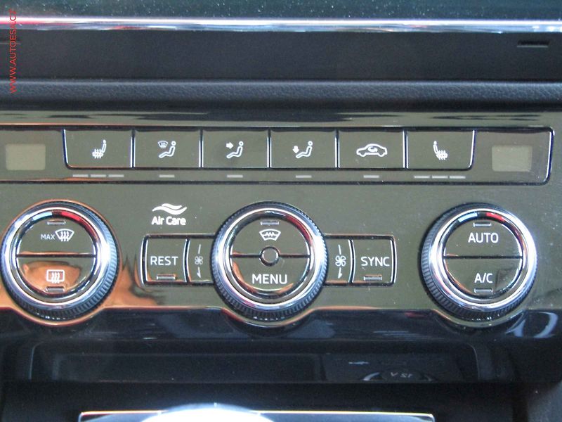 Škoda Superb (2022) 2.0 TDi 4x4, ČR, Style, DSG - fotka 16 z 26