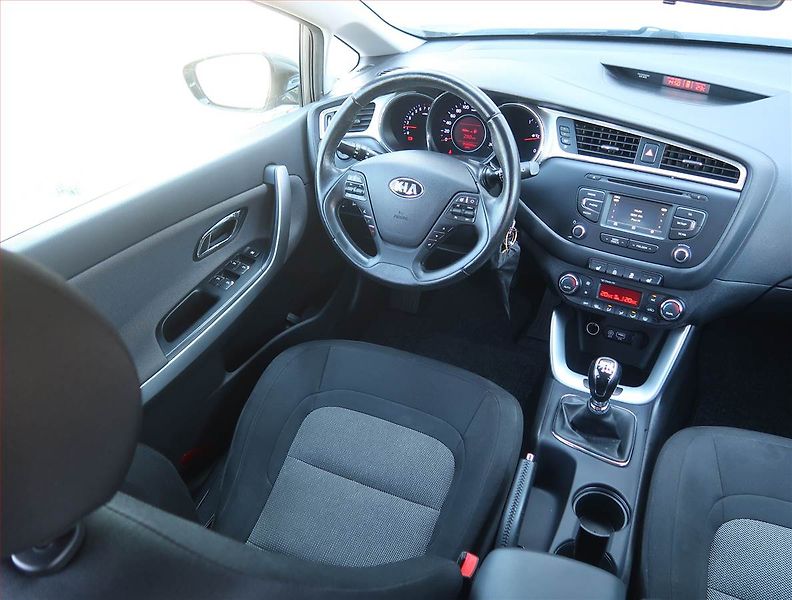Kia Ceed (2016) 1.0 T-GDI, Serv.kniha - fotka 7 z 17