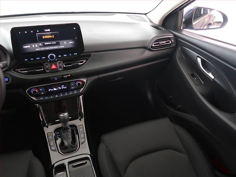 Hyundai i30 (2025) 1.0 T-GDI, Style, FullLed - fotka 8 z 19