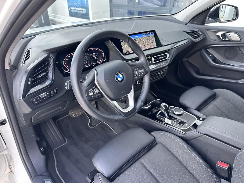 BMW Řada 1 118i Model Sport Line - fotka 13 z 23