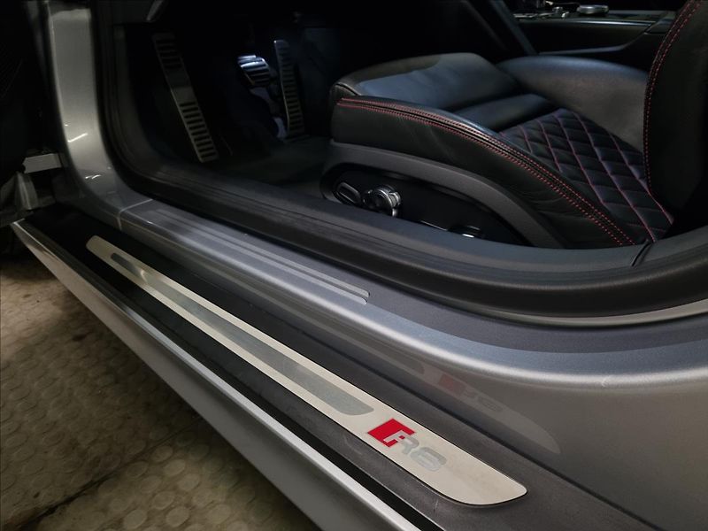 Audi R8 5,2 FSI V10 plus QUATTRO Ceram - fotka 9 z 41