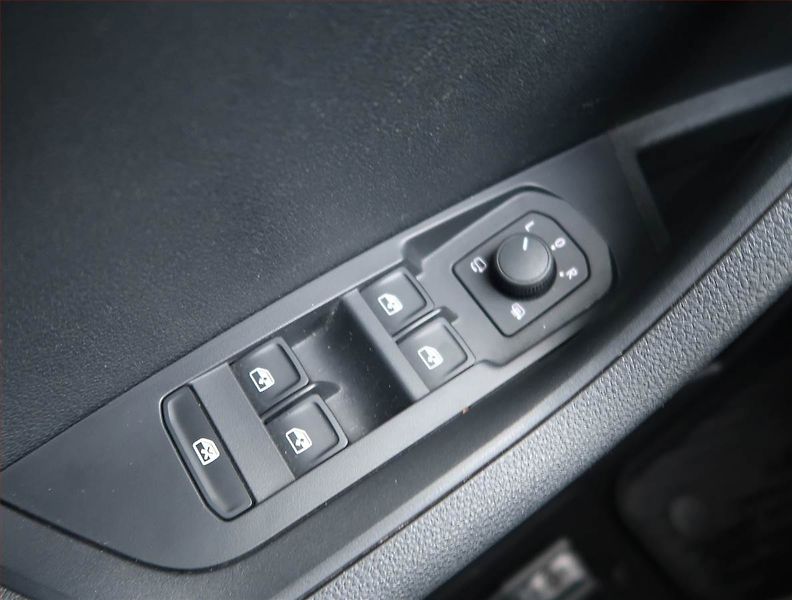 Škoda Karoq (2024) Fresh 1.5 TSI - fotka 17 z 21