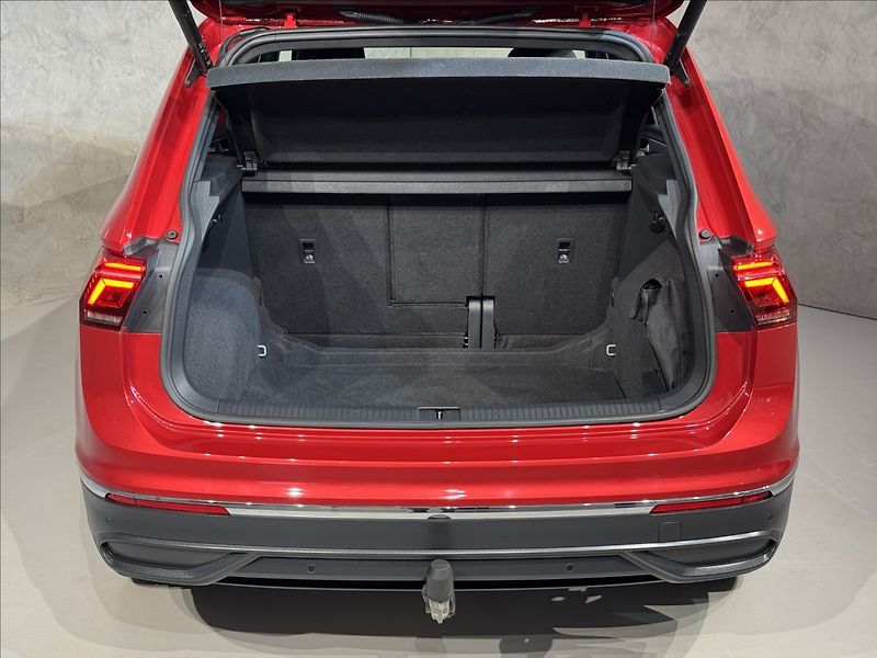 Volkswagen Tiguan 2,0 TDi  DSG Active LED Assist - fotka 11 z 49