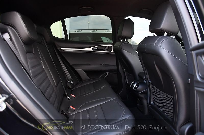 Alfa Romeo Stelvio 2.0T 16V 206kW VELOCE AT8 Q4 - fotka 21 z 44