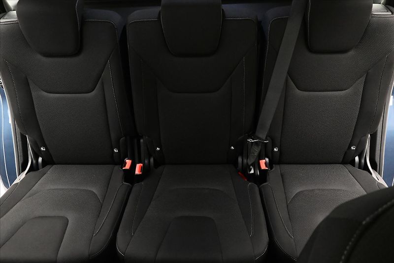 Ford S-MAX 2,0 EcoBLUE 140 kW AT8 7MÍST Z - fotka 28 z 32