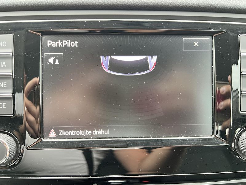 Škoda Octavia 1.6TDi 81kw KLIMA TEMPOMAT ALU - fotka 21 z 42