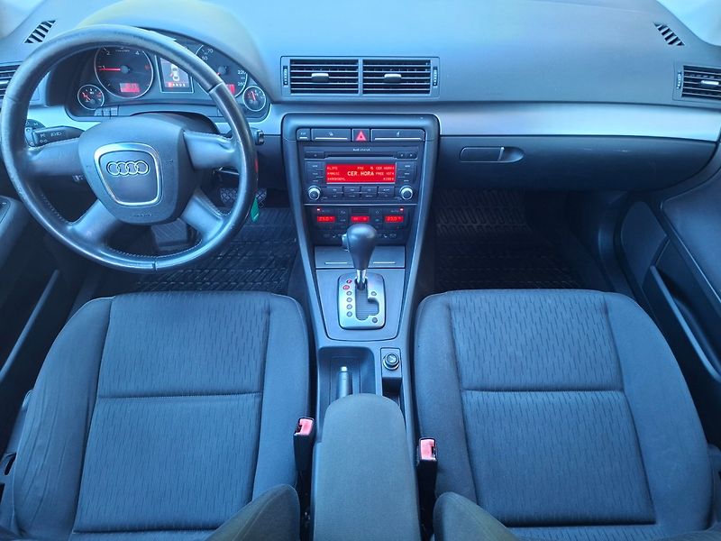 Audi A4 (2007) 2.0TDI 103kW AUT - fotka 11 z 36