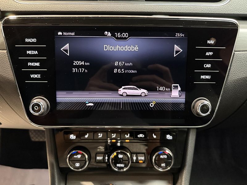 Škoda Superb 2.0 TDI 110kW Style Combi DSG - fotka 7 z 15