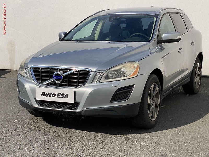 Volvo XC60 (2012) 2.4 D 4x4, xenon, kůže - fotka 3 z 19