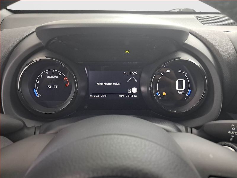 Toyota Yaris (2022) 1.5 VVT-i, Serv.kniha, Kůže - fotka 11 z 21