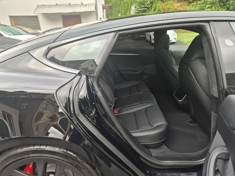 Tesla Model S PLAID PERFORMANCE - fotka 15 z 47