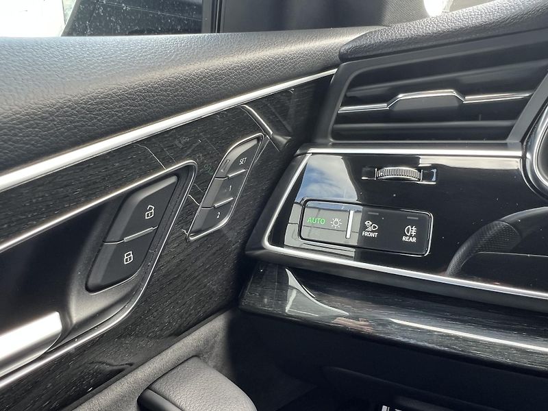 Audi Q8 (2020) 3.0TDI, quattro, S line - fotka 27 z 37