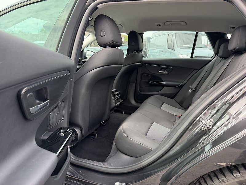 Mercedes-Benz Třídy C 220d Advantage, LED - fotka 14 z 32