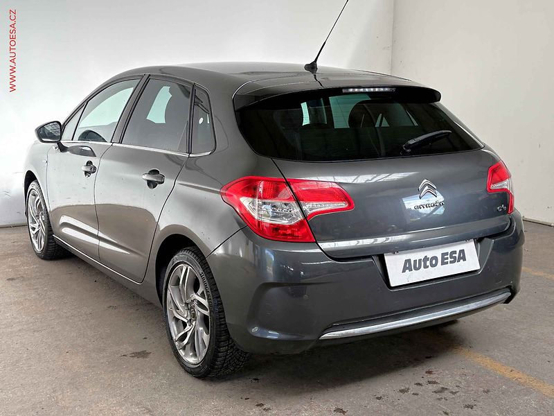 Citroën C4 (2012) 1.6i, 1.maj, AC, výhřev sed. - fotka 6 z 17