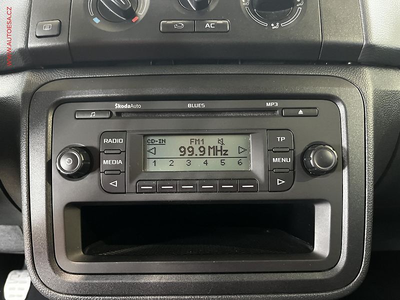 Škoda Fabia (2011) 1.2 TSi, ČR, AC, STK1/28 - fotka 11 z 13