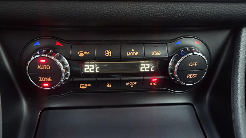Mercedes-Benz GLA (2015)  220d 7G-DCT 4MATIC AMG Styl - fotka 25 z 31