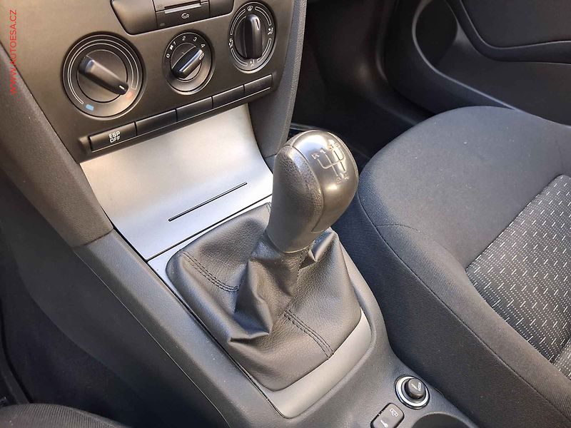 Škoda Octavia (2009) 1.6MPi, 2.maj,ČR, El.výbava - fotka 13 z 14