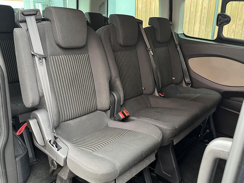 Ford Tourneo Custom (2014)  2,2TDi 9míst PO VELKÉM SERVIS - fotka 17 z 19