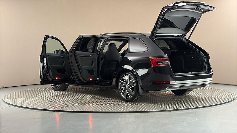 Škoda Superb 2.0 TSI DSG Sportline Combi - fotka 7 z 33
