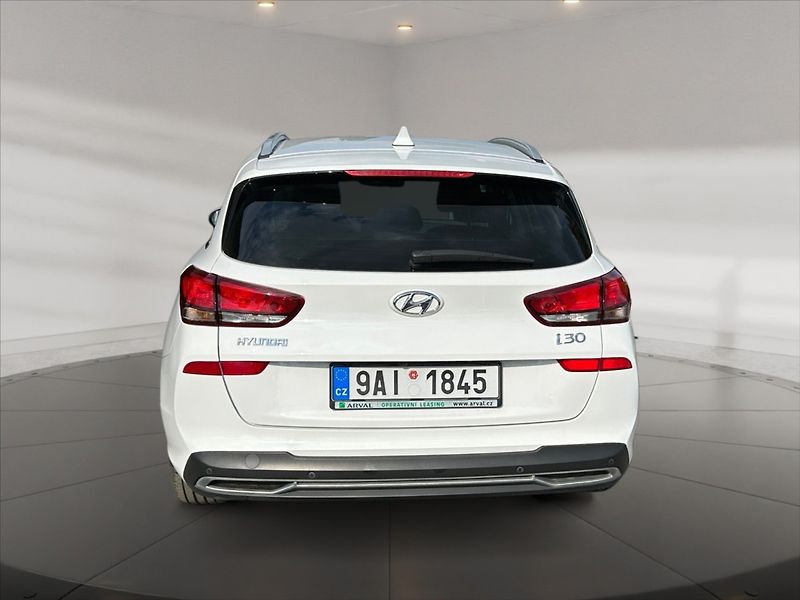 Hyundai i30 1,5 T-GDI Smart 5d - fotka 5 z 11