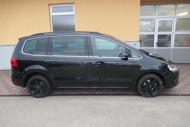 Volkswagen Sharan 2.0 TDi AUT. KLIMA TAŽNÉ 2.2 t - fotka 3 z 20