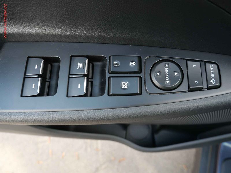 Hyundai Tucson (2015) 2.0CRDi 4x4, 1.maj,ČR, AT - fotka 14 z 30