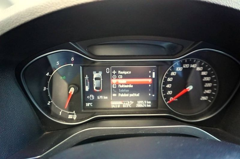 Ford S-MAX (2014) TITANIUM 2,0 TDCI 103 kW - fotka 35 z 39