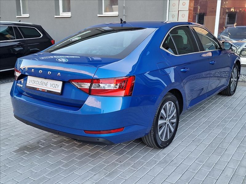 Škoda Superb 2.0TDI DSG Style,ČR,1.Majitel - fotka 10 z 50