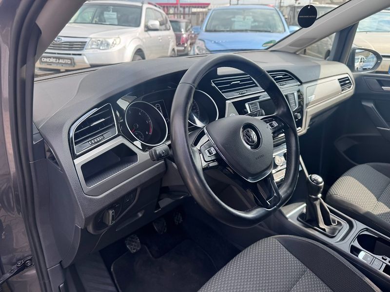 Volkswagen Touran (2016) 7X 2,0 TDI 110 KW 2 MAJ TAŽNÉ - fotka 20 z 50