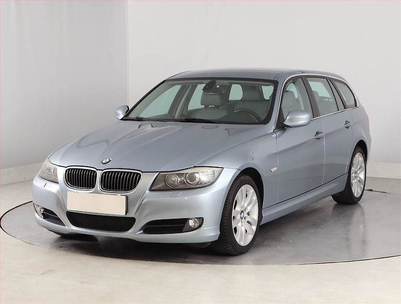 BMW Řada 3 (2011) 330 d xDrive, 4X4, Automat - fotka 2 z 20