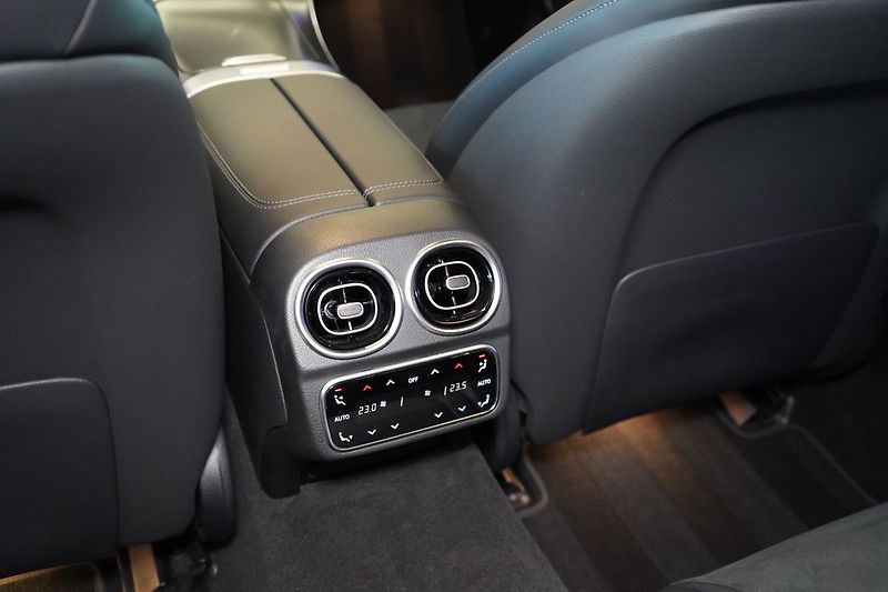 Mercedes-Benz Třídy C 220d 4MATIC, Nezávislé, Tažné - fotka 48 z 50