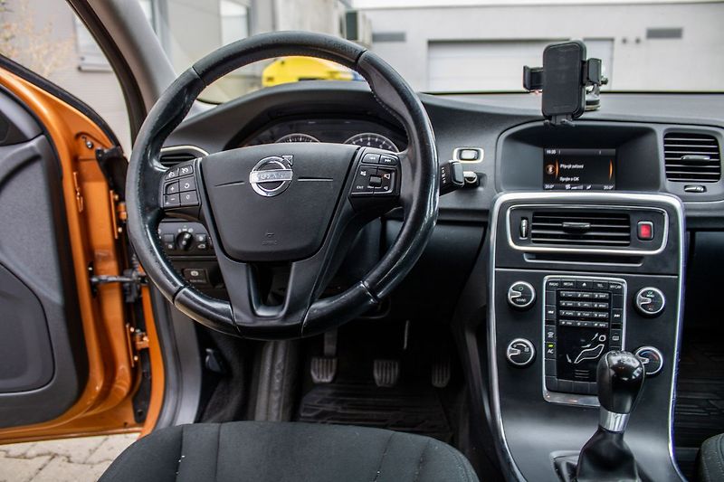 Volvo S60 (2011) 2011 149kW FWD - fotka 10 z 28