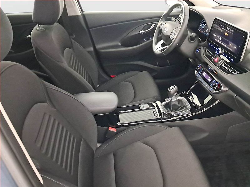 Hyundai i30 (2024) Style 1.0 T-GDI, ČR,1.maj - fotka 9 z 17