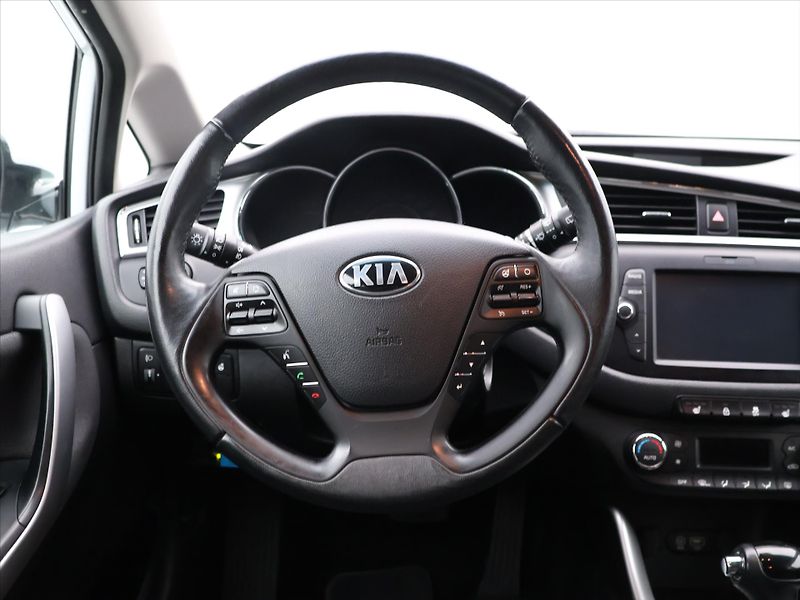 Kia Ceed 1.6 CRDi 100kW Aut. CZ DPH - fotka 15 z 32