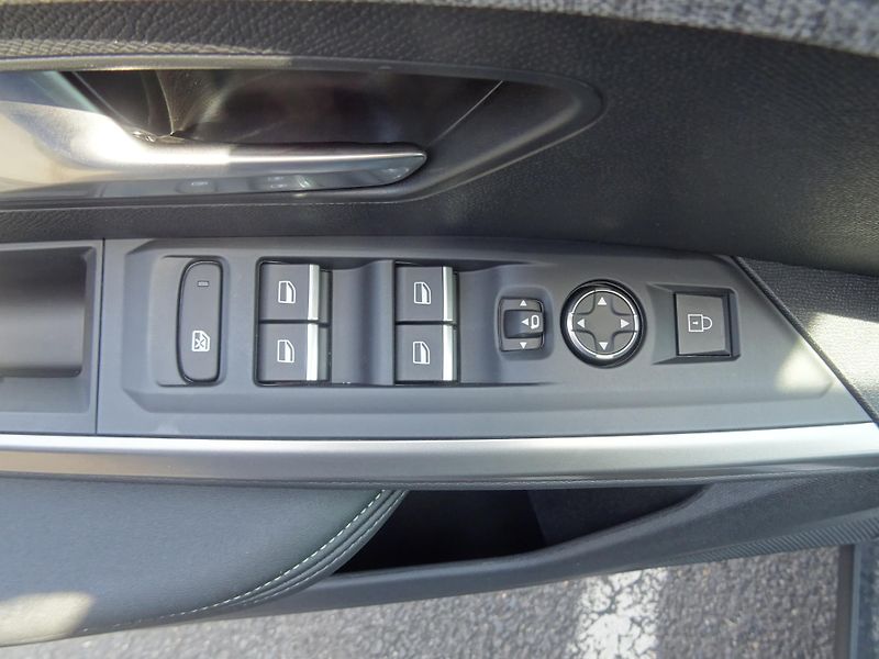 Peugeot 5008 (2026) GT Hybrid 145k e-DCS6 - fotka 18 z 49