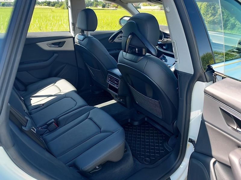 Audi Q8 (2023) 55 TFSI quattro 3.0 / 250 kW - fotka 16 z 22