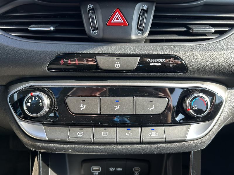 Hyundai i30 WG FL 1,5 T-GDI MT COMFORT 16 - fotka 25 z 28